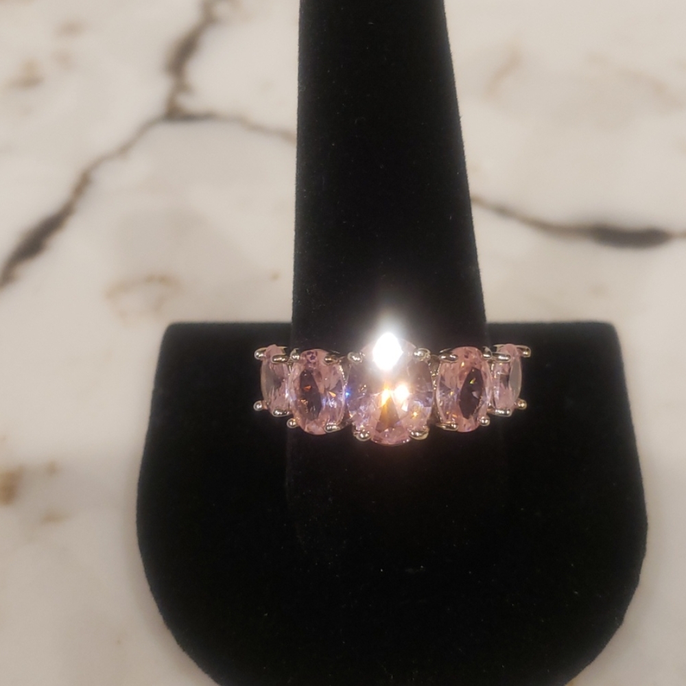 Women ring - Picture 1 of 5